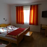 Vendégház Mesec Zaplana 3*