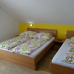 Mesec Zaplana Pensión Vrhnika