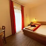 Mesec Zaplana Vendégház