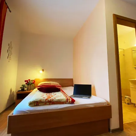 Guest house Mesec Zaplana 3*