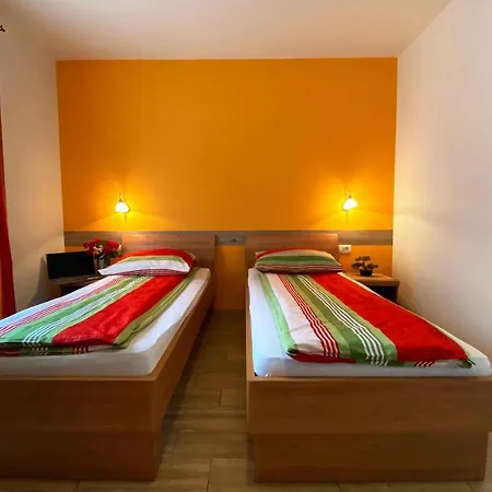 Mesec Zaplana Guest house Vrhnika