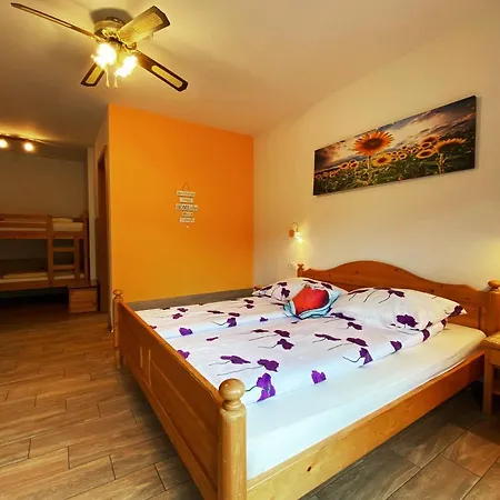 Mesec Zaplana Penzion 3*
