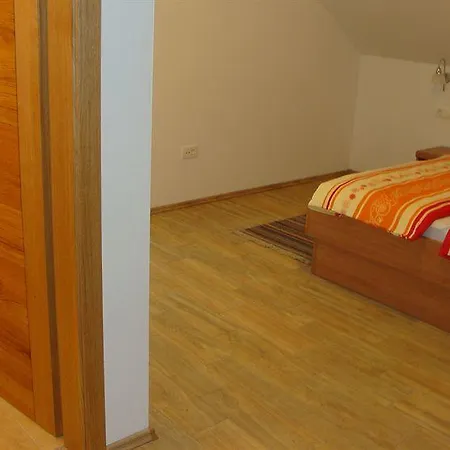 Mesec Zaplana Guest house Vrhnika