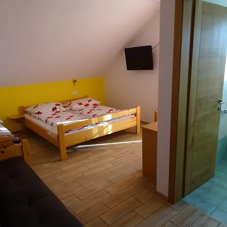 Mesec Zaplana Πανσιόν 3*