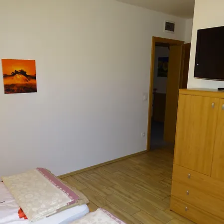 Casa de hóspedes Mesec Zaplana 3*