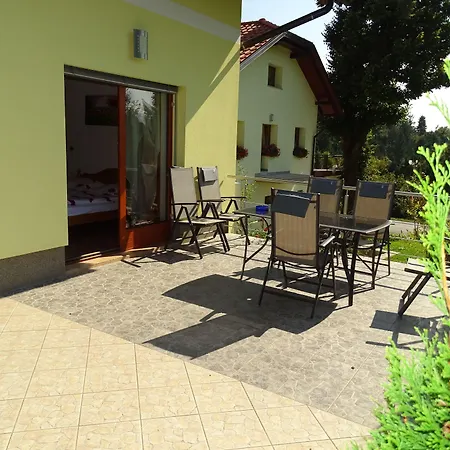 Casa de hóspedes Mesec Zaplana 3*