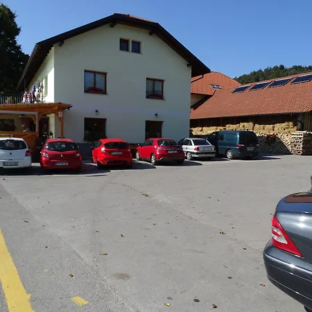 Casa de hóspedes Mesec Zaplana 3*