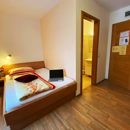 Πανσιόν Mesec Zaplana