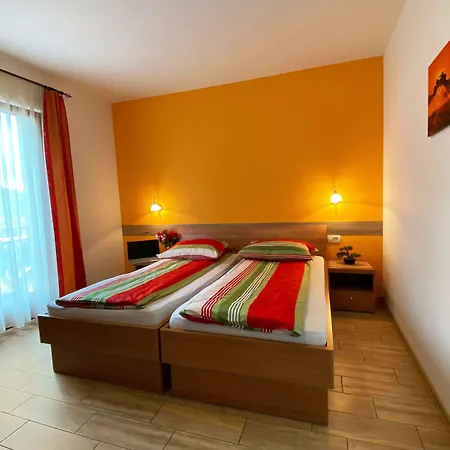 Mesec Zaplana 3* Vrhnika