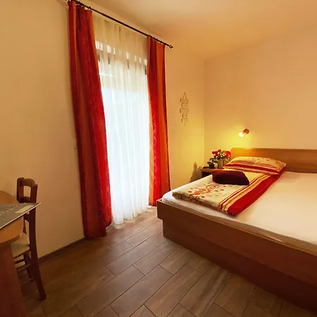 Mesec Zaplana Guest house