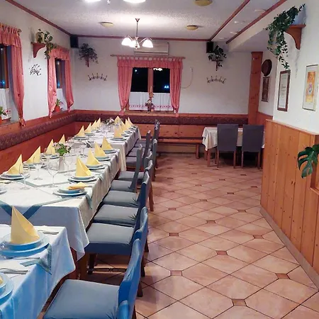 Mesec Zaplana 3* Vrhnika