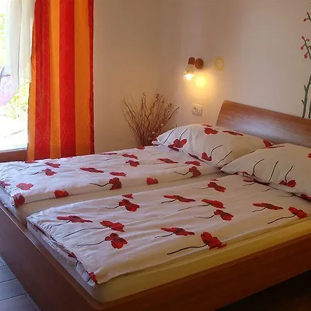 Πανσιόν Mesec Zaplana 3*