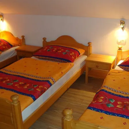 Πανσιόν Mesec Zaplana 3*