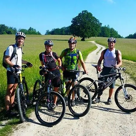 Mesec Zaplana ゲストハウス 3*