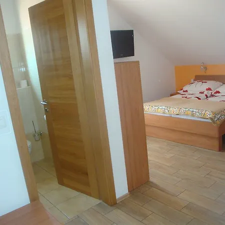 Guest house Mesec Zaplana 3*