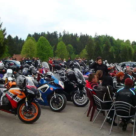 ゲストハウス Mesec Zaplana 3*