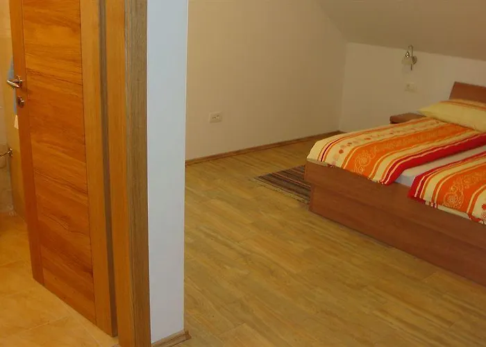 Mesec Zaplana Affittacamere Vrhnika