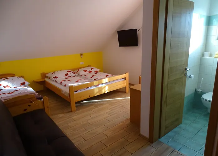 Mesec Zaplana Konukevi 3*