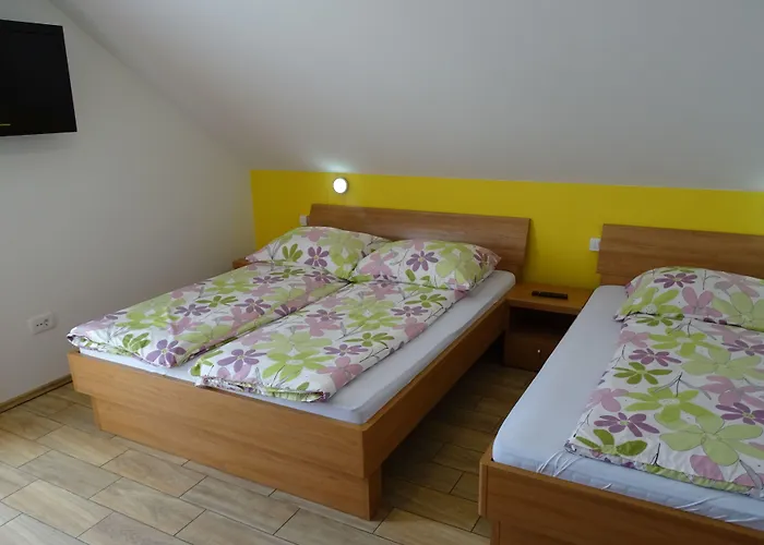 Mesec Zaplana Affittacamere Vrhnika