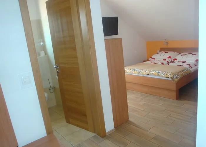 Konukevi Mesec Zaplana 3*